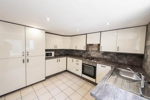 6 bedroom terraced house to rent, Richmond Mount, Hyde Park LS6 1DF