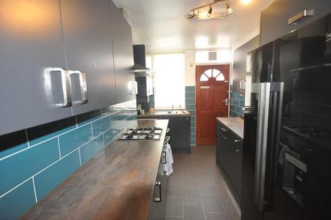 7 bedroom terraced house to rent - Brudenell Avenue, Hyde Park, Leeds LS6 1HD