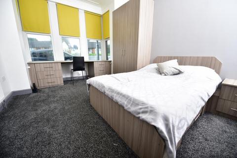 6 bedroom house share to rent, Beechwood Crescent, Burley, LS4 2LL