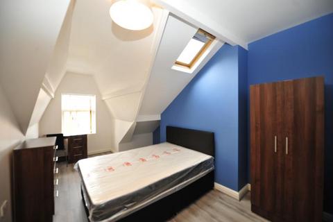 8 bedroom terraced house to rent, Brudenell Road, Hyde Park, Leeds LS6 1JD