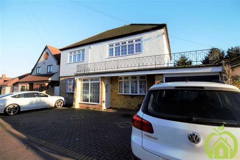 5 bedroom detached house to rent, Church Road, romford