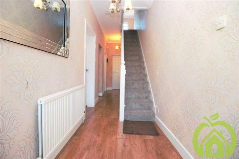 5 bedroom detached house to rent, Church Road, romford