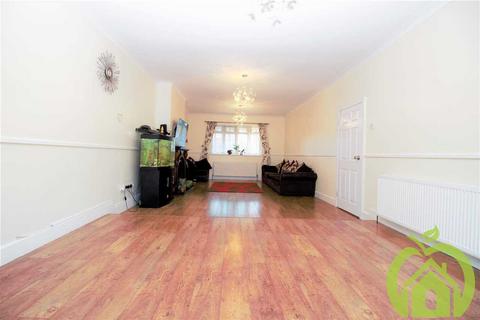 5 bedroom detached house to rent, Church Road, romford