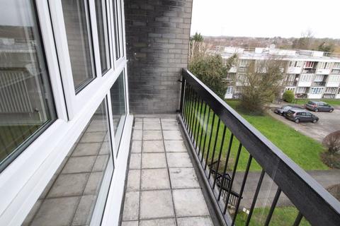 2 bedroom flat to rent, Ashbourne Close, Woodside Park, N12 8SA