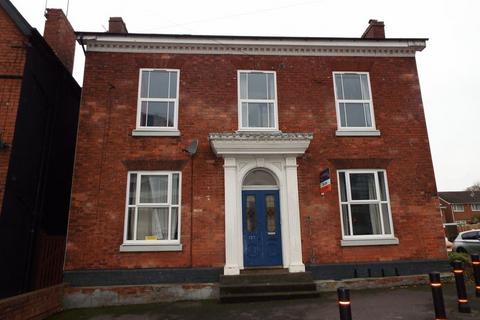 6 bedroom detached house to rent, Metchley Lane, Harborne, Birmingham, B17 0JH