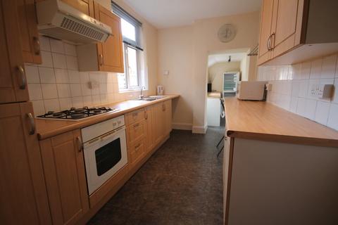 4 bedroom terraced house to rent, Barclay Street, West End, Leicester LE3