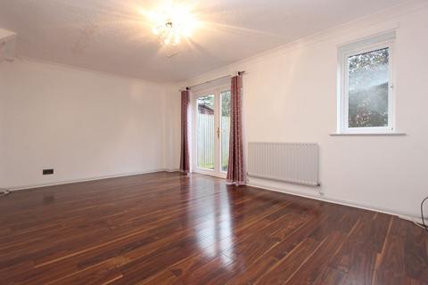 2 bedroom terraced house to rent, Holly Close, Tadley RG26