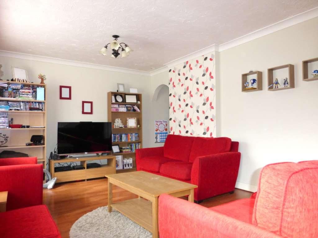 Ganders Ash, Garston, Watford 3 bed terraced house £300,000