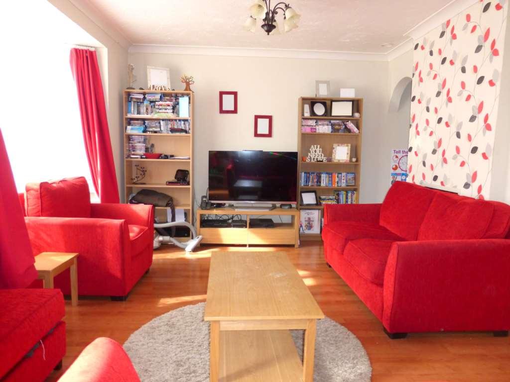 Ganders Ash, Garston, Watford 3 bed terraced house £300,000
