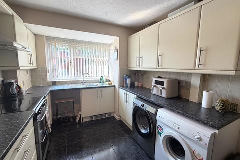 3 bedroom semi-detached house to rent, Ashleigh Drive, Uttoxeter