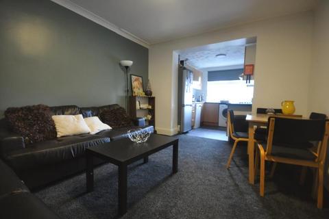 4 bedroom house share to rent, Raven Road, Hyde Park, Leeds LS6 1DA