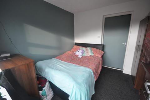 4 bedroom house share to rent, Raven Road, Hyde Park, Leeds LS6 1DA