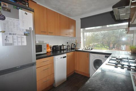 4 bedroom house share to rent, Raven Road, Hyde Park, Leeds LS6 1DA