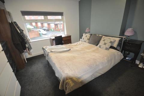 4 bedroom house share to rent, Raven Road, Hyde Park, Leeds LS6 1DA