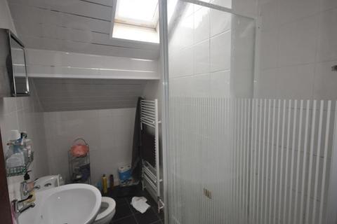 5 bedroom terraced house to rent, Meadow View, Hyde Park, Leeds LS6 1JQ