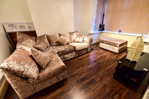 4 bedroom terraced house to rent, Mayville Road, Hyde Park, Leeds LS6 1NT