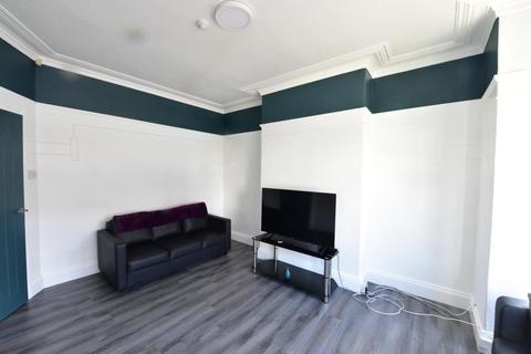 4 bedroom house share to rent, Hessle Avenue, Hyde Park, Leeds, LS6 1EF