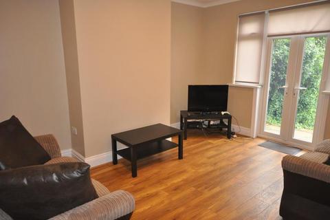 4 bedroom terraced house to rent, Dennistead Crescent, Headingley, Leeds