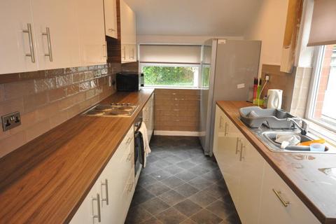 4 bedroom terraced house to rent, Dennistead Crescent, Headingley, Leeds