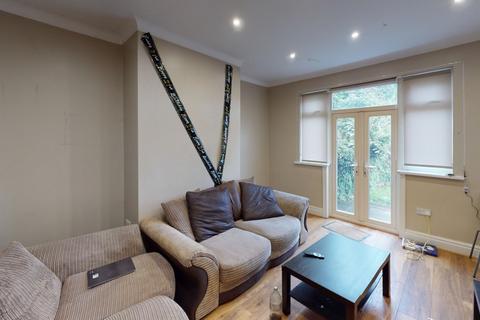 4 bedroom terraced house to rent, Dennistead Crescent, Headingley, Leeds