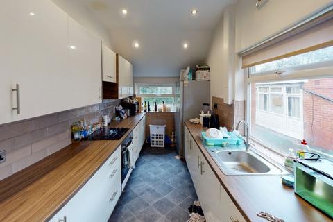 4 bedroom terraced house to rent, Dennistead Crescent, Headingley, Leeds