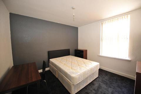 5 bedroom terraced house to rent, Meadow View, Hyde Park, Leeds LS6 1JQ