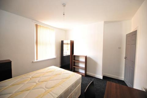 5 bedroom terraced house to rent, Meadow View, Hyde Park, Leeds LS6 1JQ
