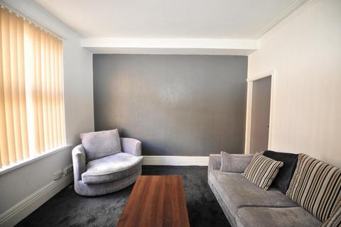 5 bedroom terraced house to rent, Meadow View, Hyde Park, Leeds LS6 1JQ