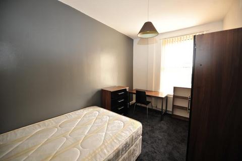 5 bedroom terraced house to rent, Meadow View, Hyde Park, Leeds LS6 1JQ