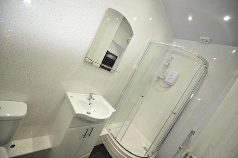5 bedroom terraced house to rent, Meadow View, Hyde Park, Leeds LS6 1JQ