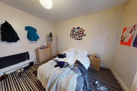 4 bedroom house share to rent - Royal Park Avenue, Hyde Park, Leeds LS6 1EZ