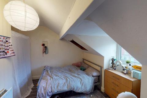 3 bedroom house share to rent - Royal Park Avenue, Hyde Park, Leeds LS6 1EZ
