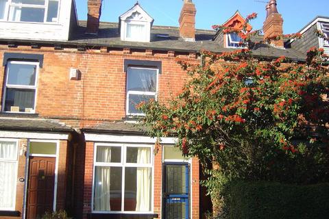 3 bedroom terraced house to rent, Royal Park Avenue, Hyde Park, Leeds LS6 1EZ