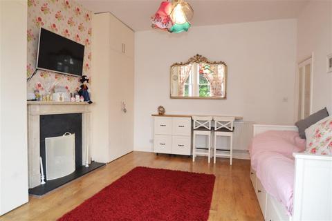 Studio for sale, Vineyard Hill Road, Wimbledon Park