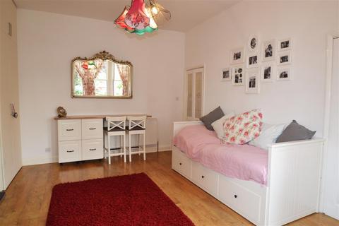 Studio for sale, Vineyard Hill Road, Wimbledon Park