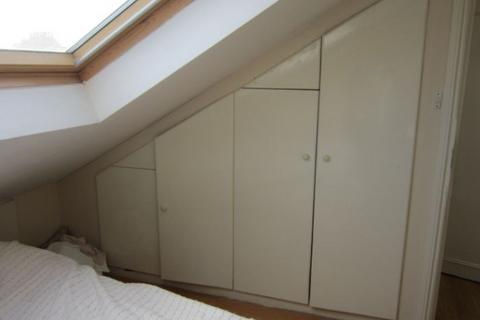 1 bedroom flat to rent, Turnville Road, West Kensington, London W14