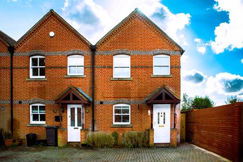 2 bedroom end of terrace house to rent, Botley, Hampshire SO30