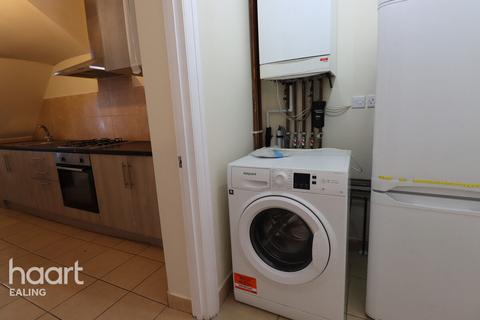 4 bedroom end of terrace house to rent, Hurley Road, Greenford