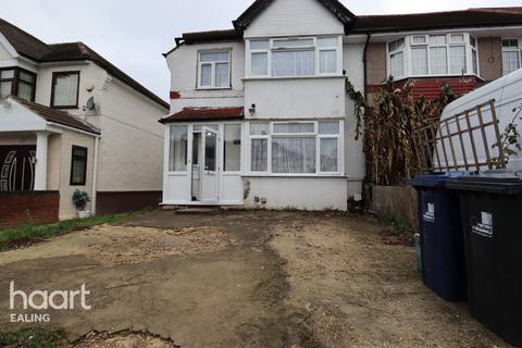4 bedroom end of terrace house to rent, Hurley Road, Greenford