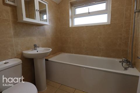 4 bedroom end of terrace house to rent, Hurley Road, Greenford