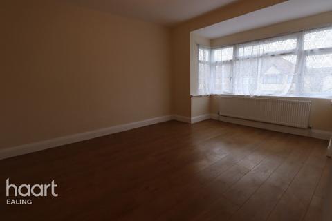 4 bedroom end of terrace house to rent, Hurley Road, Greenford