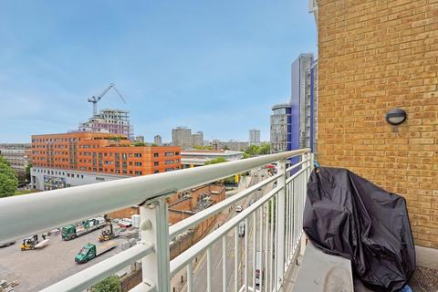 2 bedroom flat to rent, Oyster Wharf, 18 Lombard Road, London