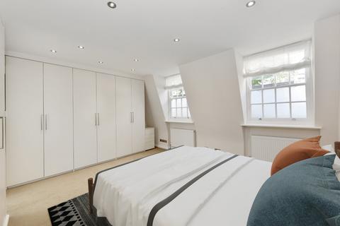 3 bedroom mews to rent, Wilton Row, London, SW1X