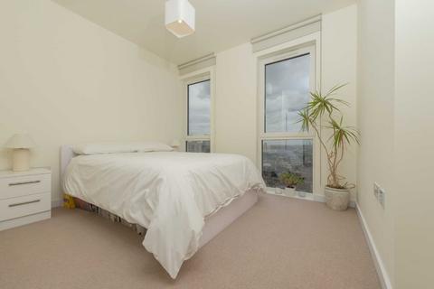 3 bedroom apartment to rent, Hay Currie Street, London, E14