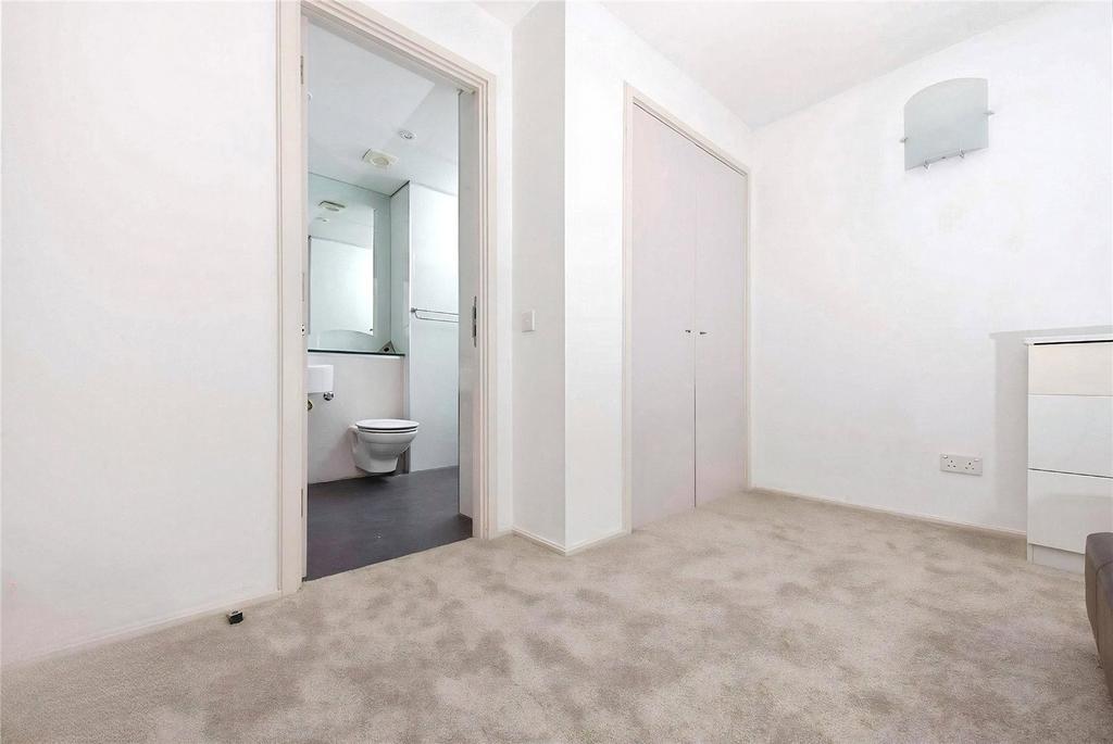 Bedroom/Bathroom