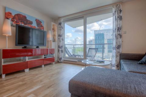 1 bedroom apartment to rent, St. George Wharf, London, SW8