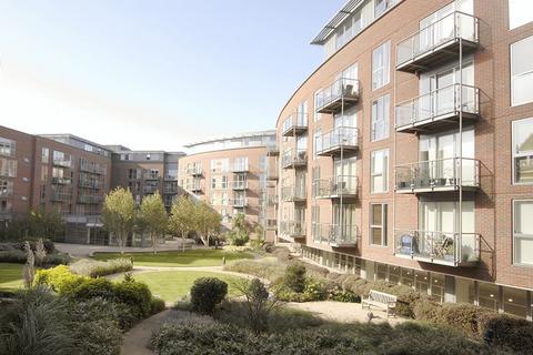 1 bedroom flat to rent, The Heart, Walton-on-Thames