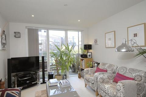1 bedroom flat to rent, The Heart, Walton-on-Thames