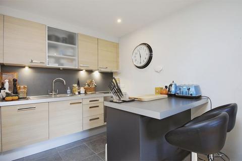 1 bedroom flat to rent, The Heart, Walton-on-Thames