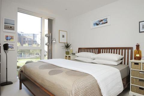 1 bedroom flat to rent, The Heart, Walton-on-Thames